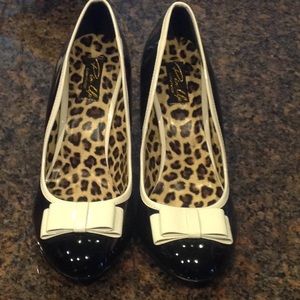 Black/white patten leather heels